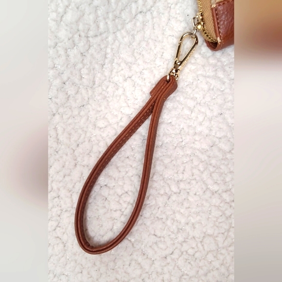 Steve Madden Leather Wallet with Wrist Strap - Picture 6 of 11